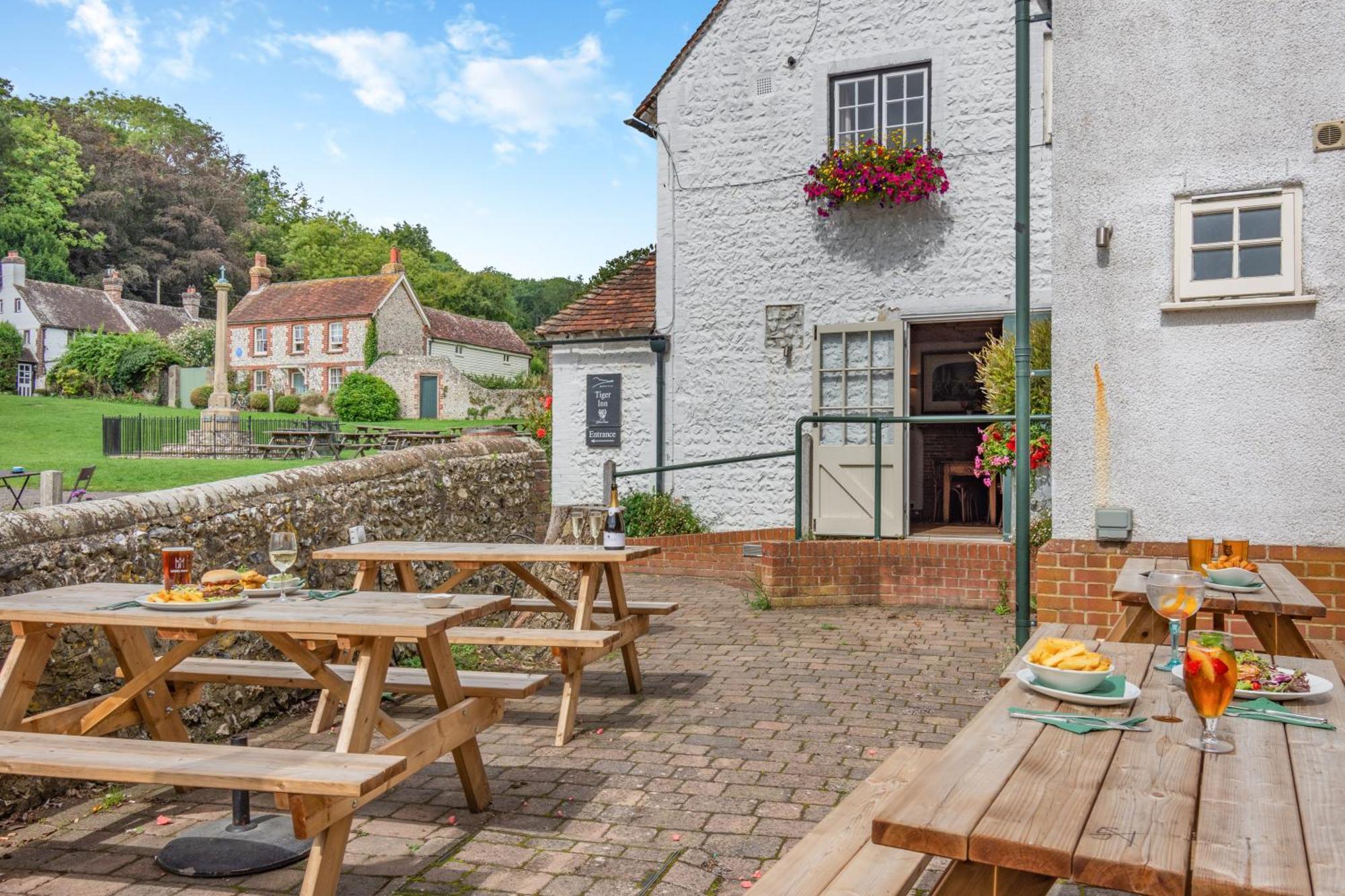 Tiger Inn - Grace Eastdean エクステリア 写真
